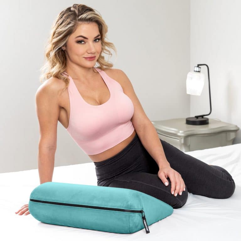 jaz-teal-safe-lifestyle-1-square