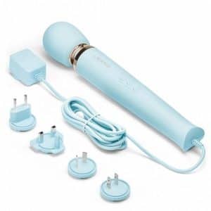 le-wand-plug-in-vibrating-massager-sky-blue-05_1