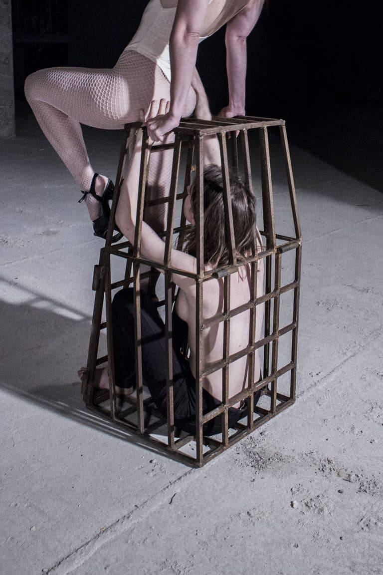 bondage-cage-001-1