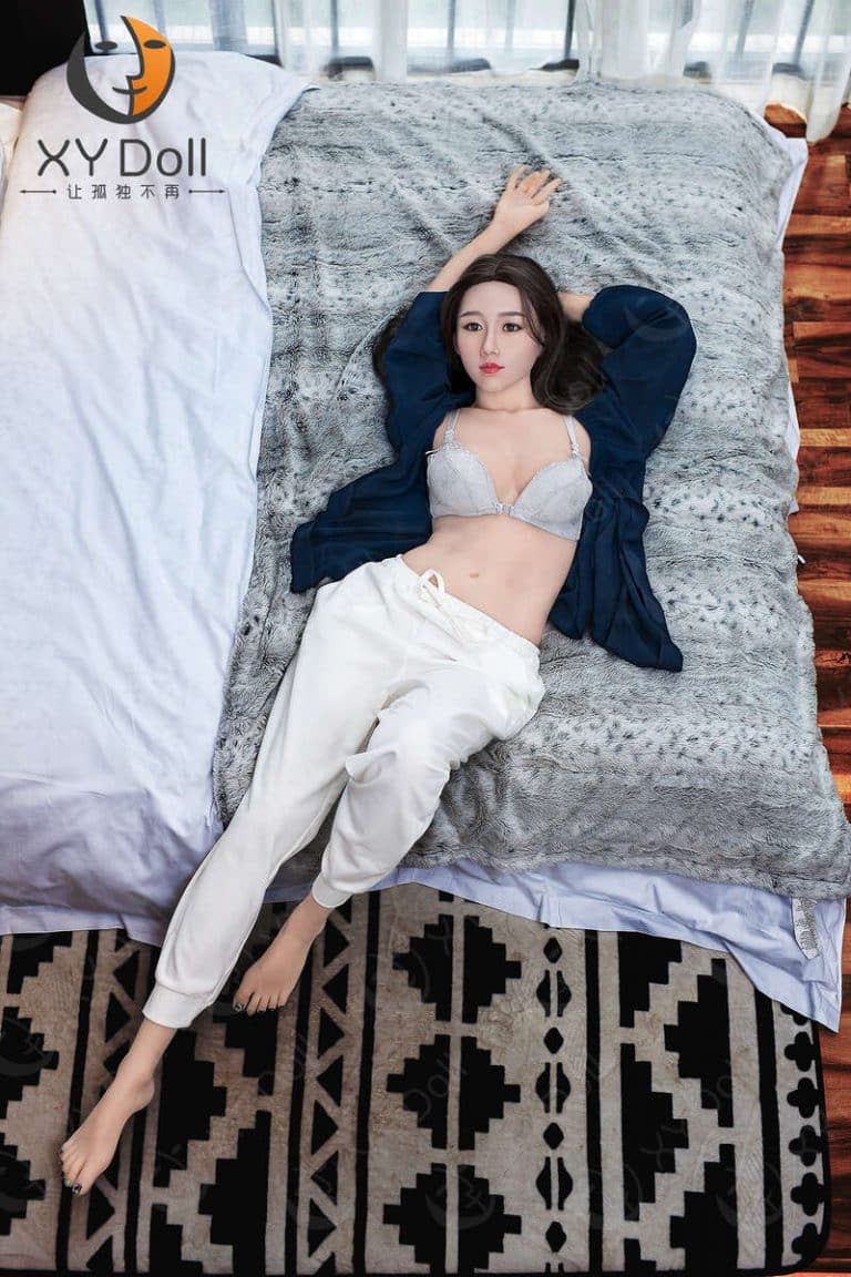 168cm5ft6C-cup–Hulda1