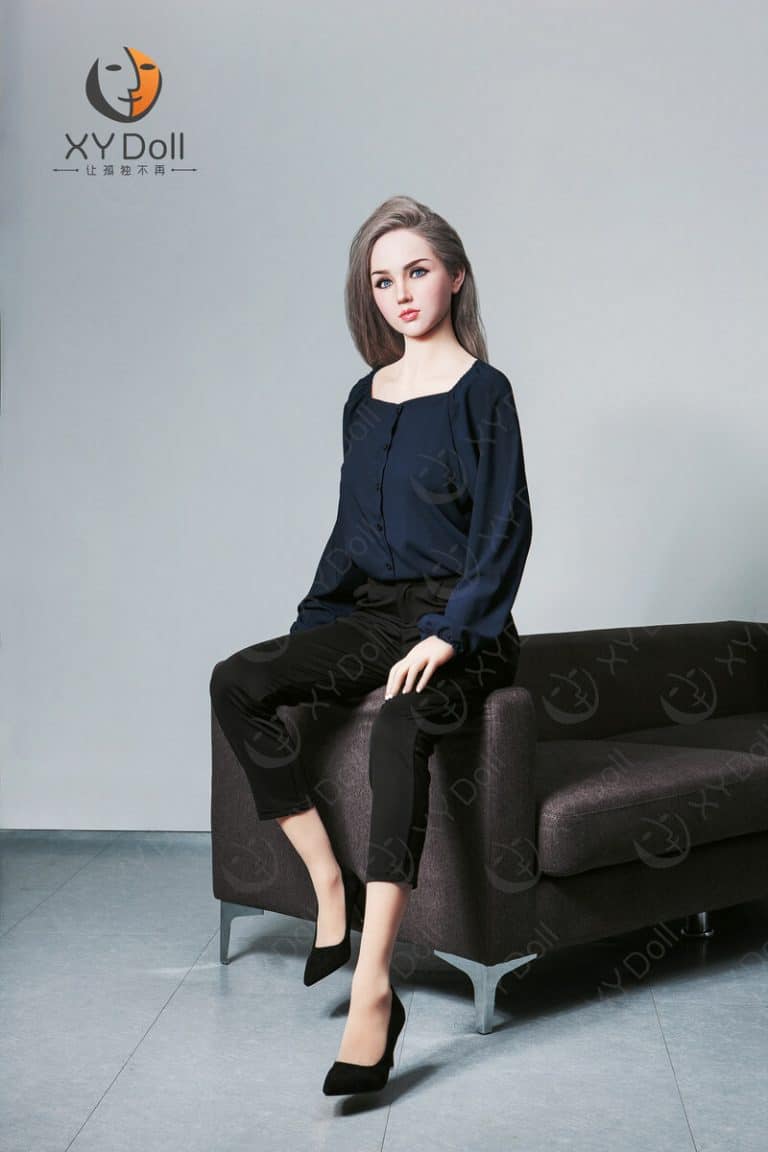 168cm5ft6C-cup–Joan2