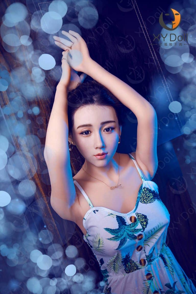 168cm5ft6C-cup–Judy2