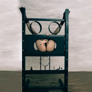 Bondage-wall-02.jpg