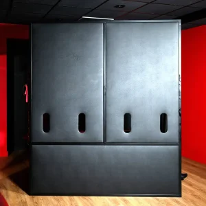 Czech-glory-hole-booth-02.jpg