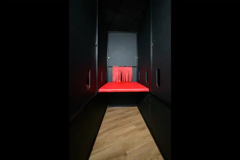 Czech-glory-hole-booth-04.jpg