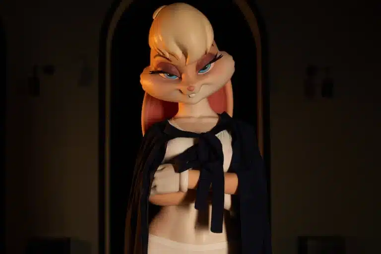 Lola-holding-both-hands-to-her-chest-3