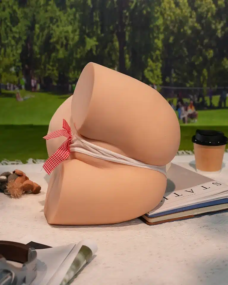 cecilia_19.6lb_cute_vagina_sex_toy_lying